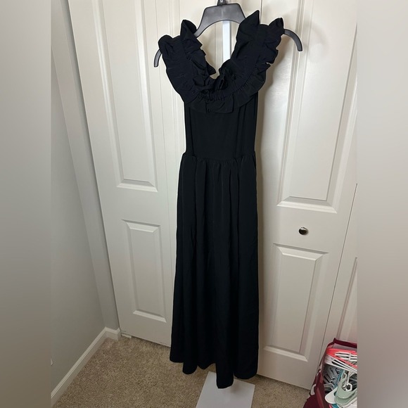 Elegant Black Ruffle Dress - Picture 3 of 4